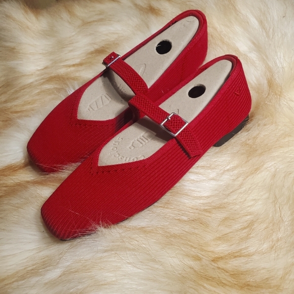 Vivaia Margot Mary-Jane Womens 7.5 US 38.5EUR Ruby Red New With Box - Picture 1 of 9